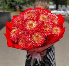 Букет цветов из красной хризантемы 