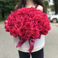 Купить розы розовые (эквадор) в шляпной коробке