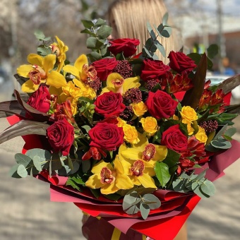 Букет цветов "Клубничный восторг"