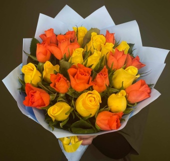 Букет из 23 роз Кения (разноцветный)