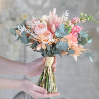Букет невесты с папоротником и сухоцветами
